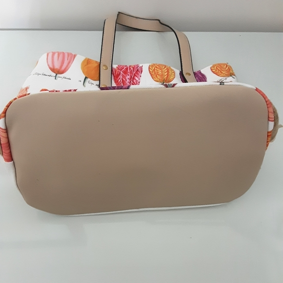 Robin Ruth Authentic Tulip Tote Bag - Picture 5 of 11